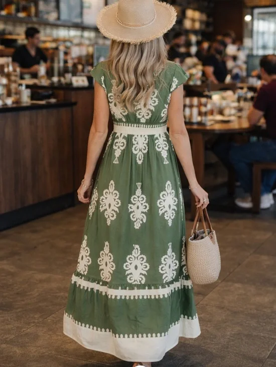 Delilah Wear Green Maxi Dress with White Floral Print - Picture 2 of 3